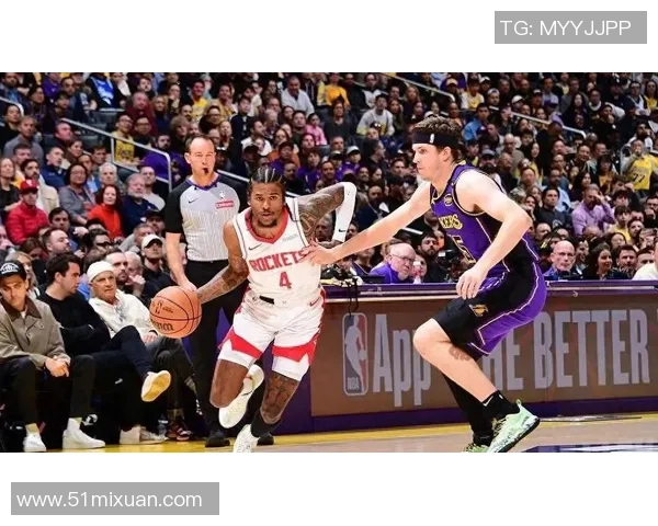 热火与湖人激战正酣比分直播全程跟踪精彩瞬间不容错过